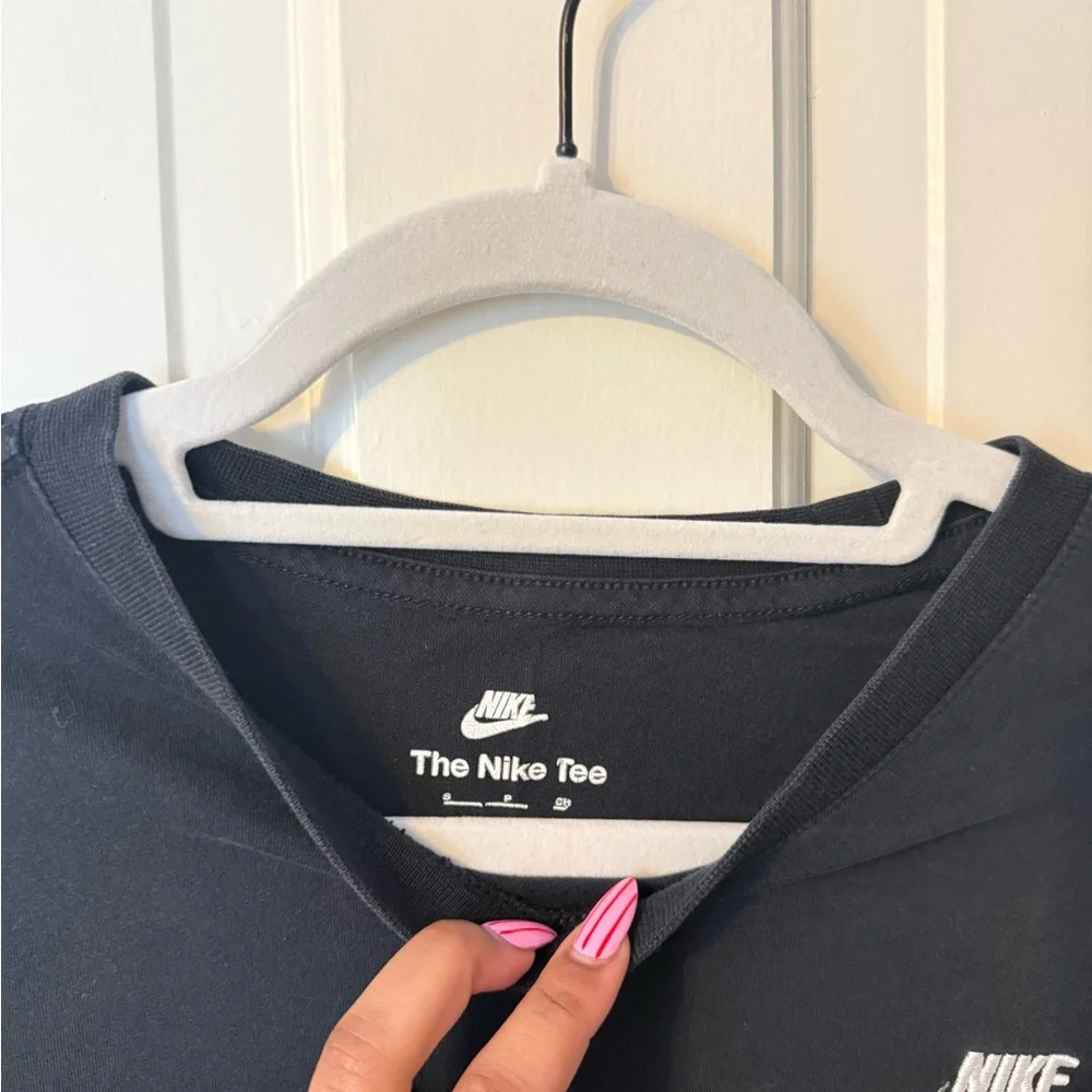 Nike Men's Classic Black Tee - Picture 3 of 4